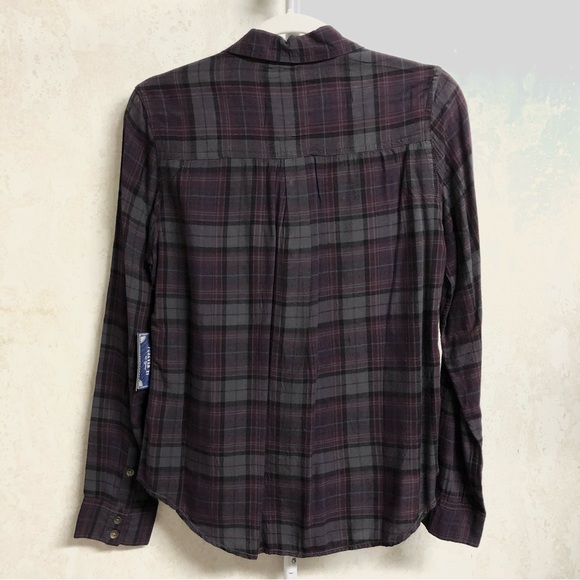 Forever 21 Women’s Plaid Button Down Shirt - Picture 2 of 3